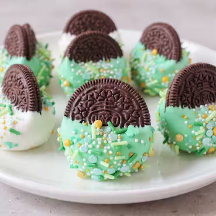 St. Patrick's Day White Chocolate Dipped Oreos